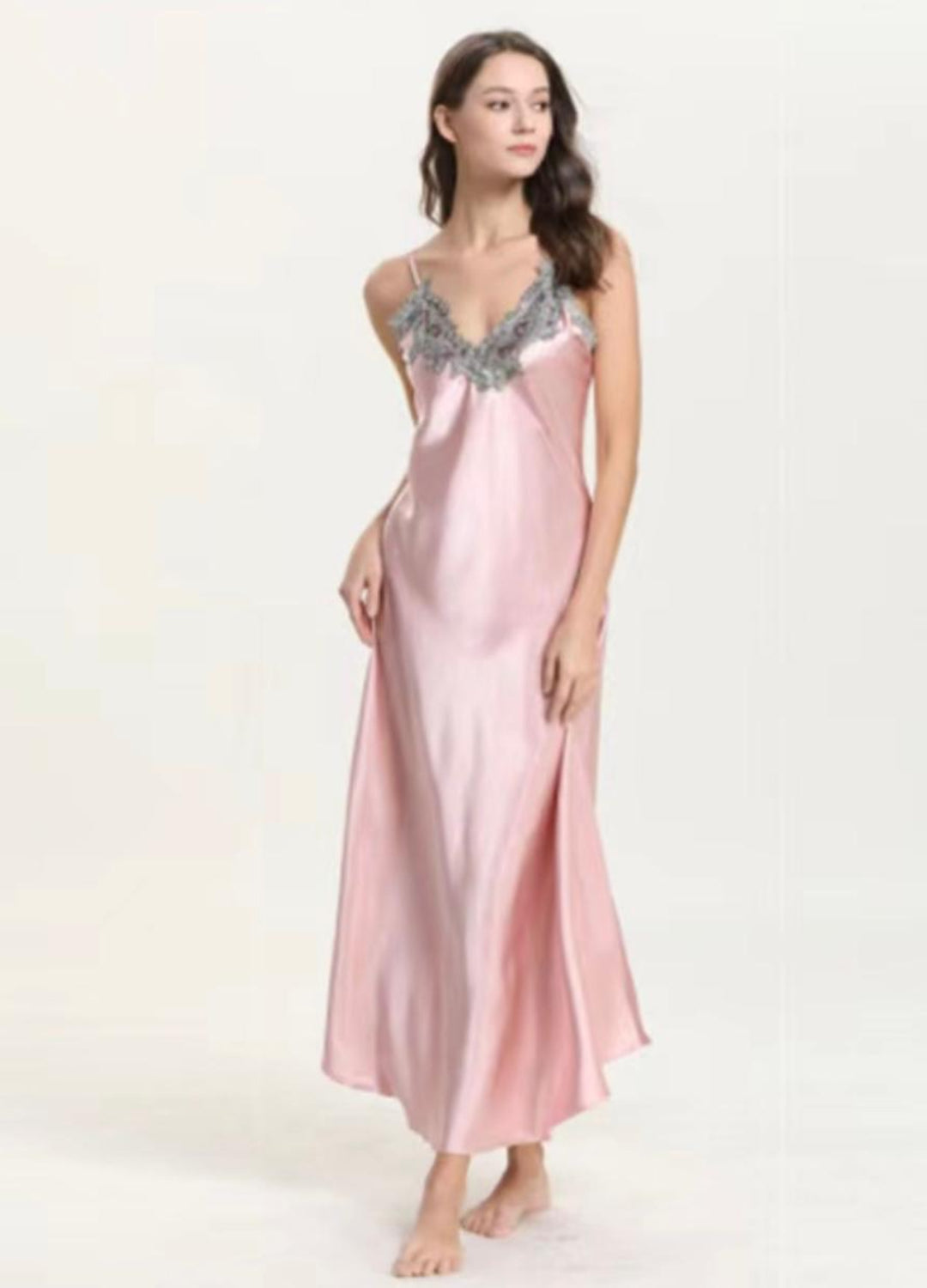 Long satin lingerie embroidered on the chest 03163