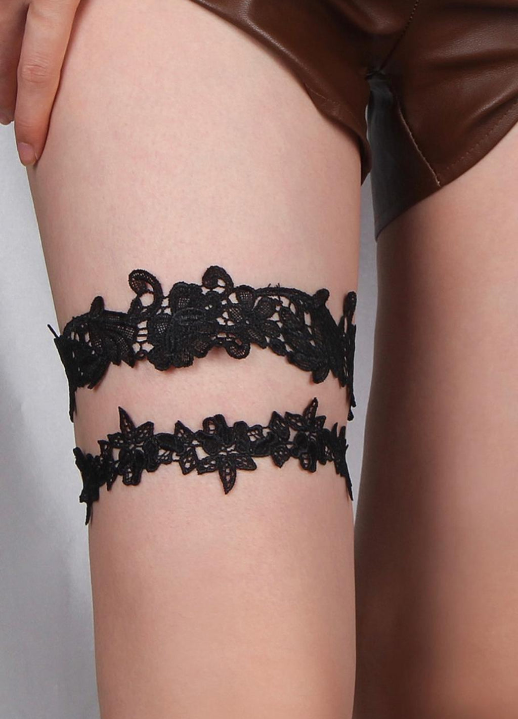 Buckle on the thigh 10216